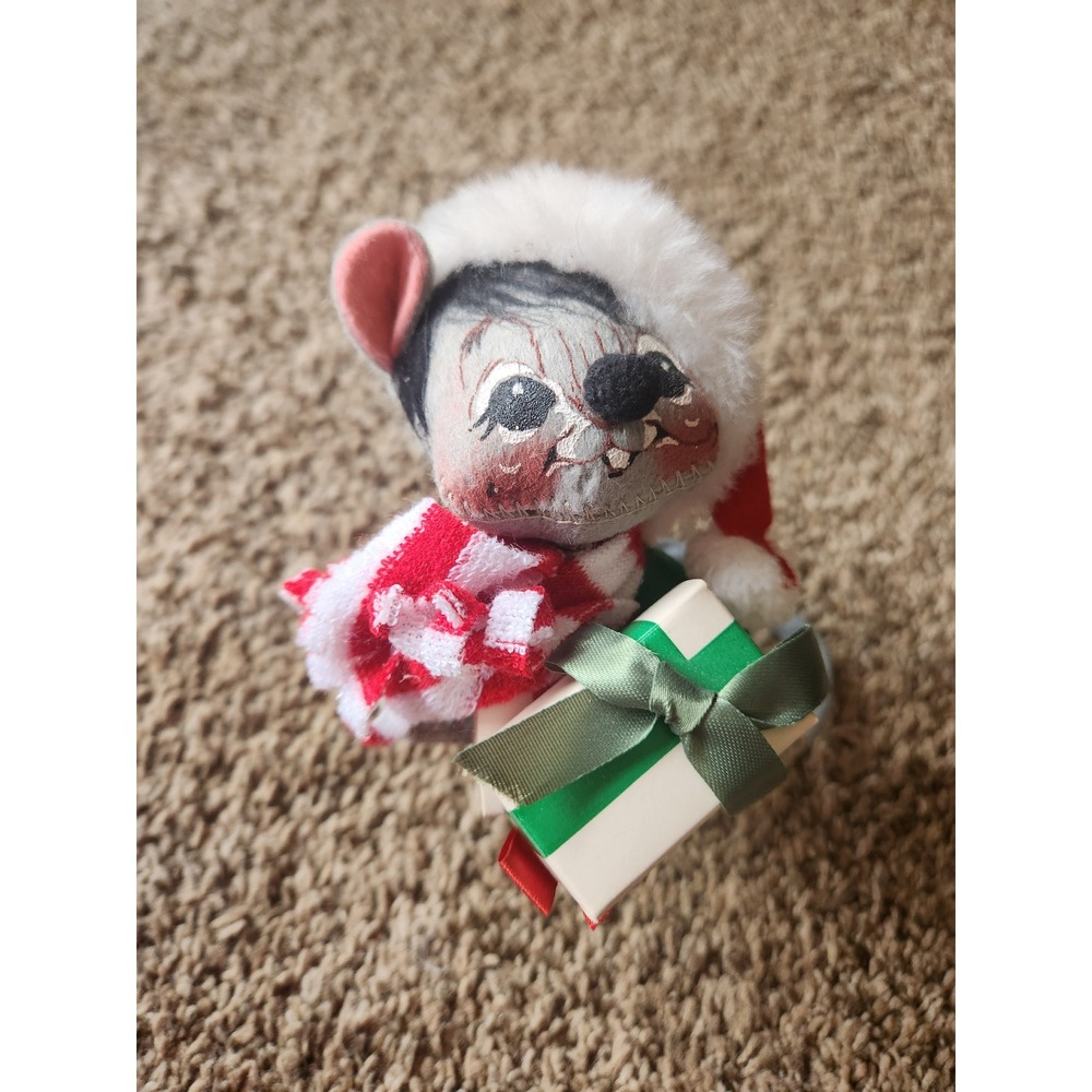 Vintage 1986 Annalee Mobilitee Christmas Mouse with Gifts Felt Doll Ornament